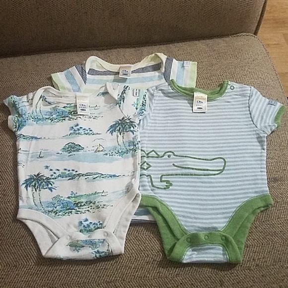 🏖Old Navy 0-3mo onesie tops - Picture 1 of 4